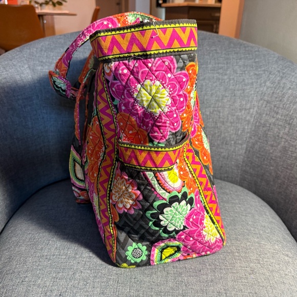 Vera Bradley Get Carried Away Tote Ziggy Zinnia - Retired Design - Picture 3 of 9